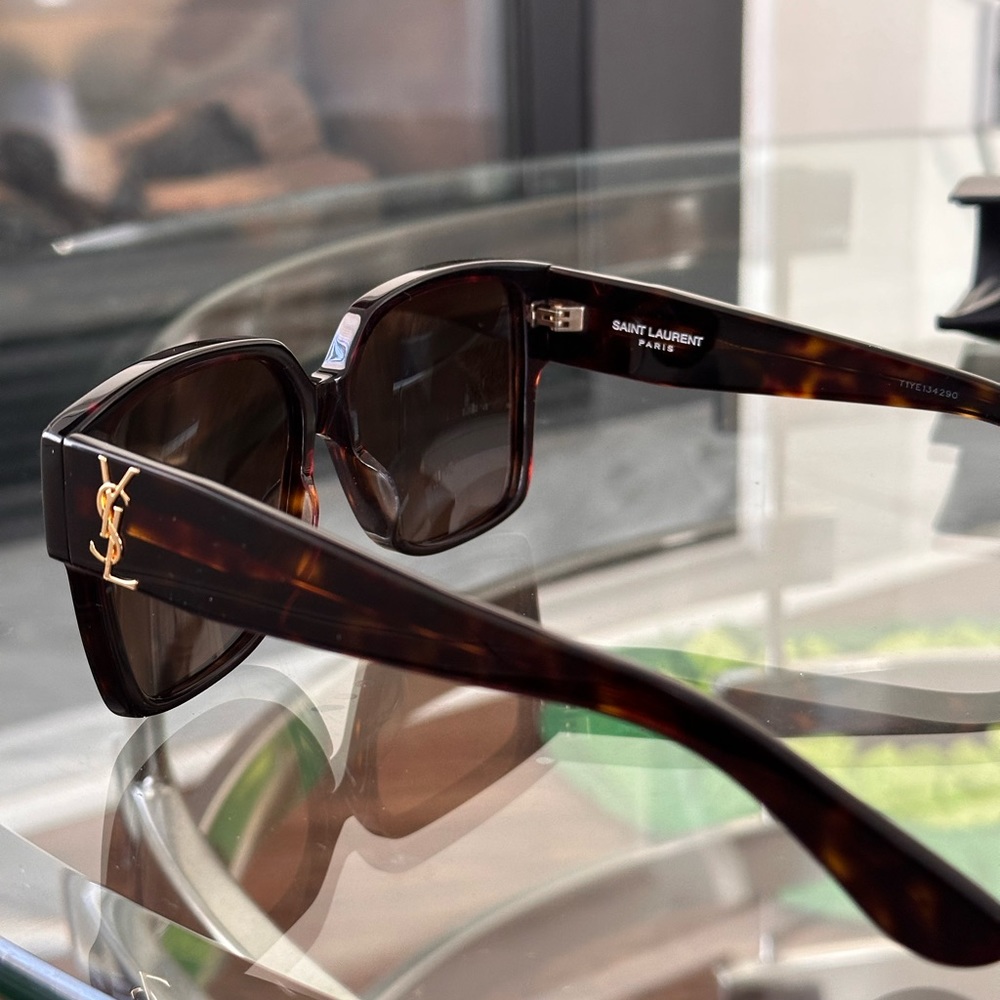YSL SAINT LAURENT sunglasses